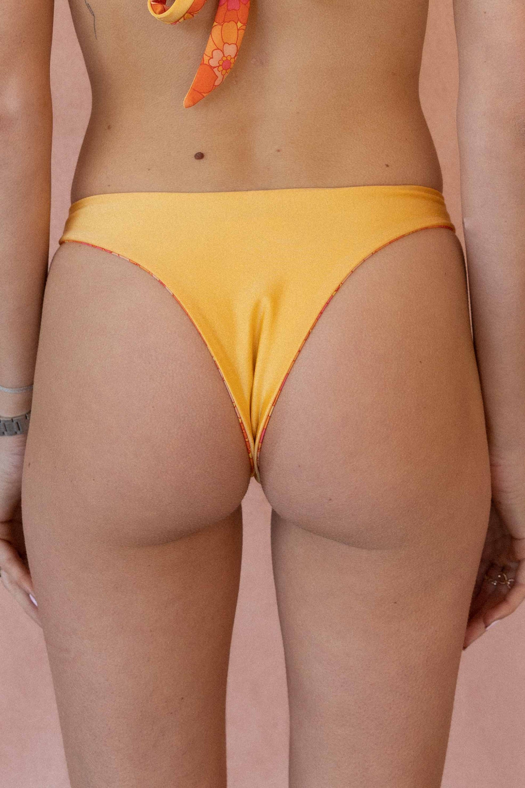 Castel Bottom | Flower Power